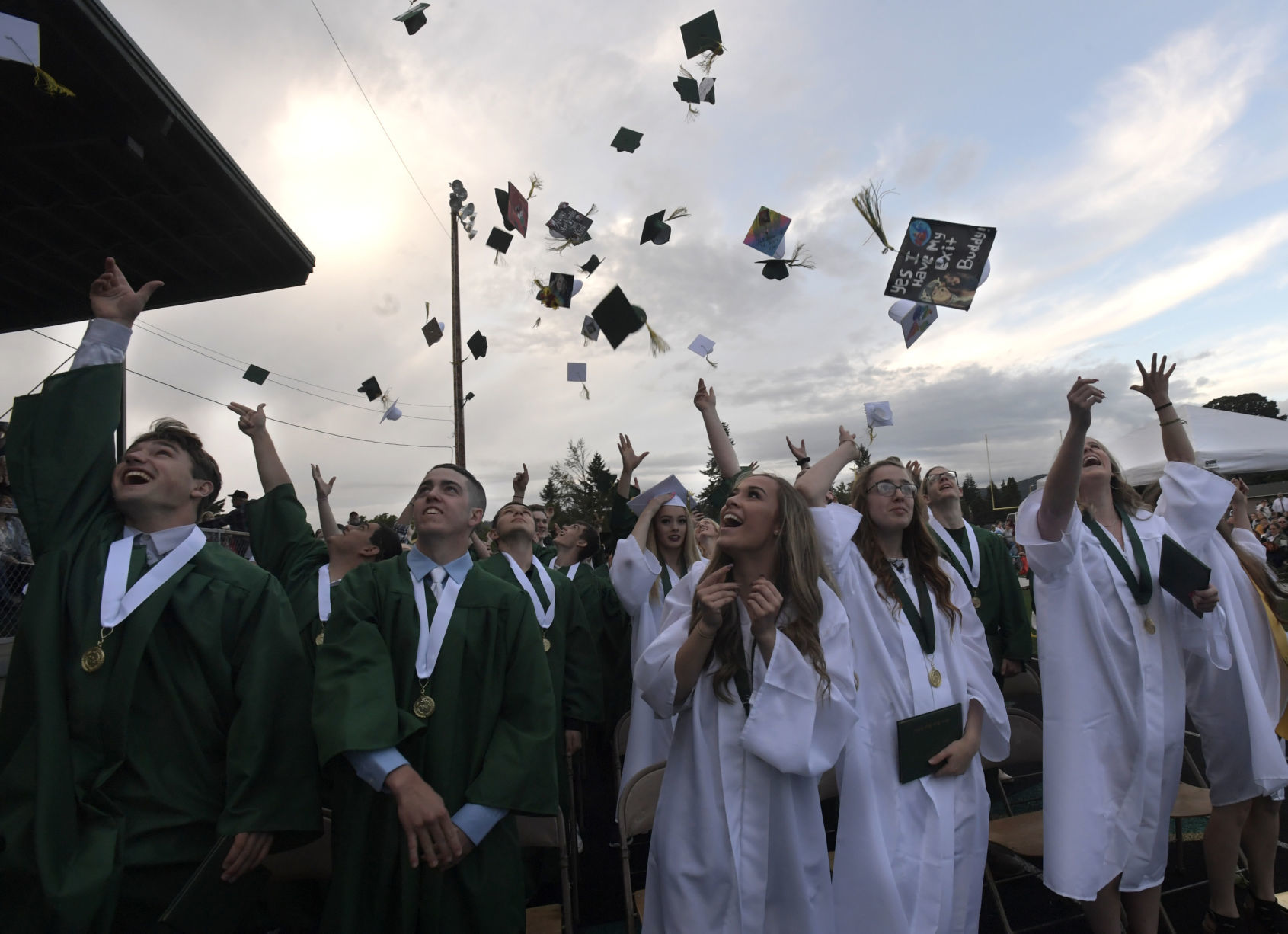060819-adh-nws-Sweet Home Graduation01-my